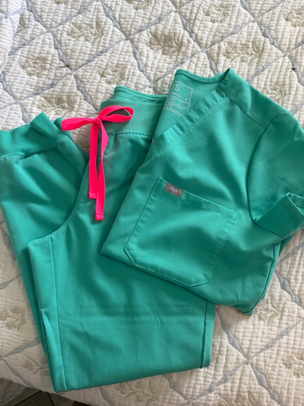 Figs Scrub Set